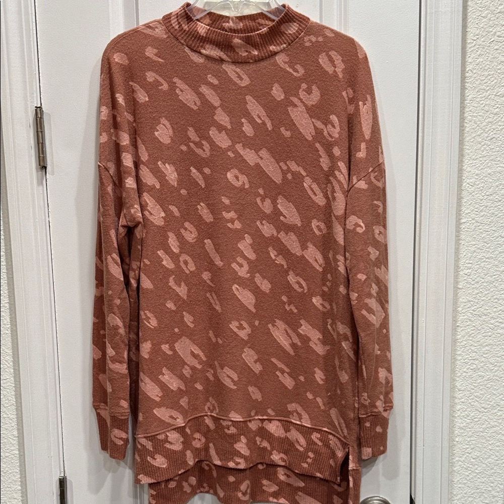 Women's Rust Leopard Print Oversized Sweater size M - Picture 1 of 7